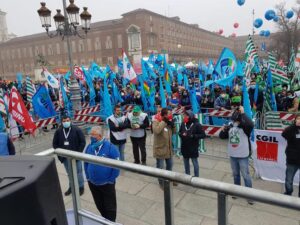 Manifestazione-piazza-Castello-2