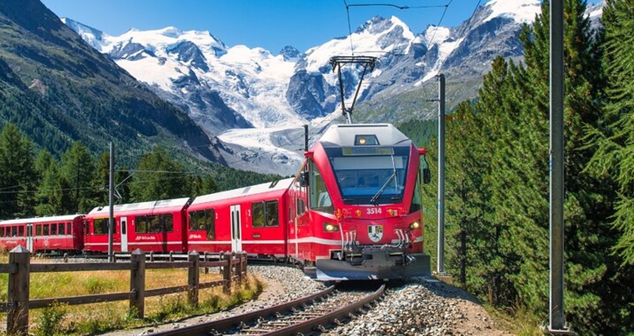 Mercoledì culturali, gite al lago, vacanze al mare e viaggi in trenino: Ada Piemonte porta gli anziani alla scoperta dell’Italia